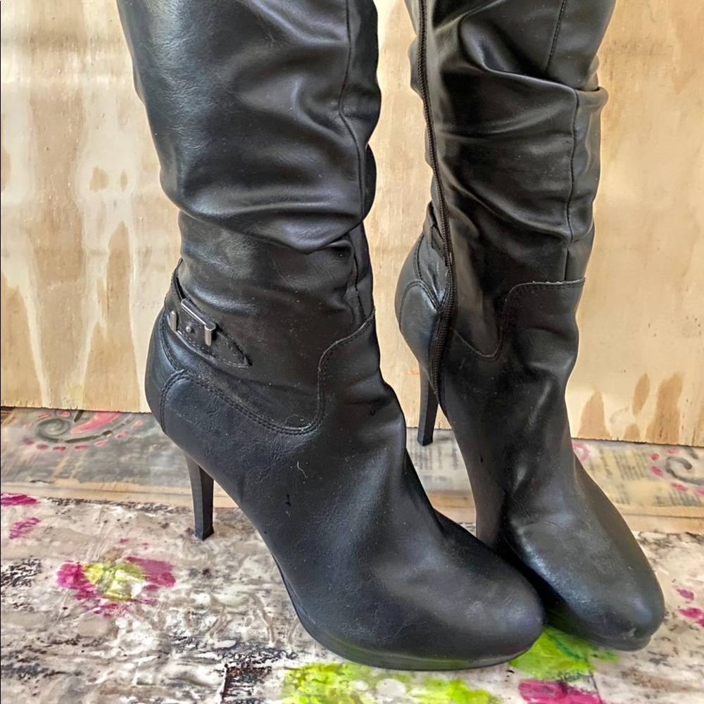 So Cute!! Women’s Faux Leather Boots